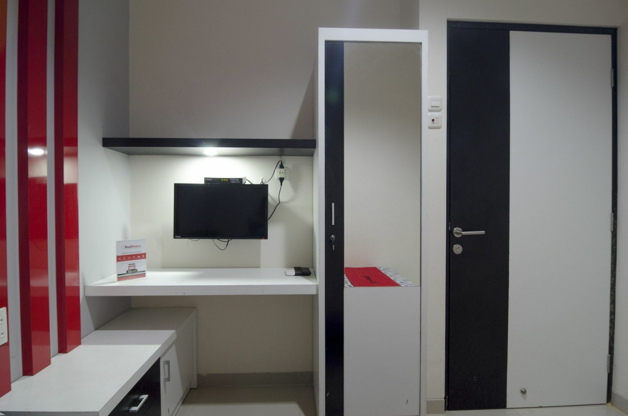 Reddoorz Near Lawang Sewu Hotel Semarang Exterior photo